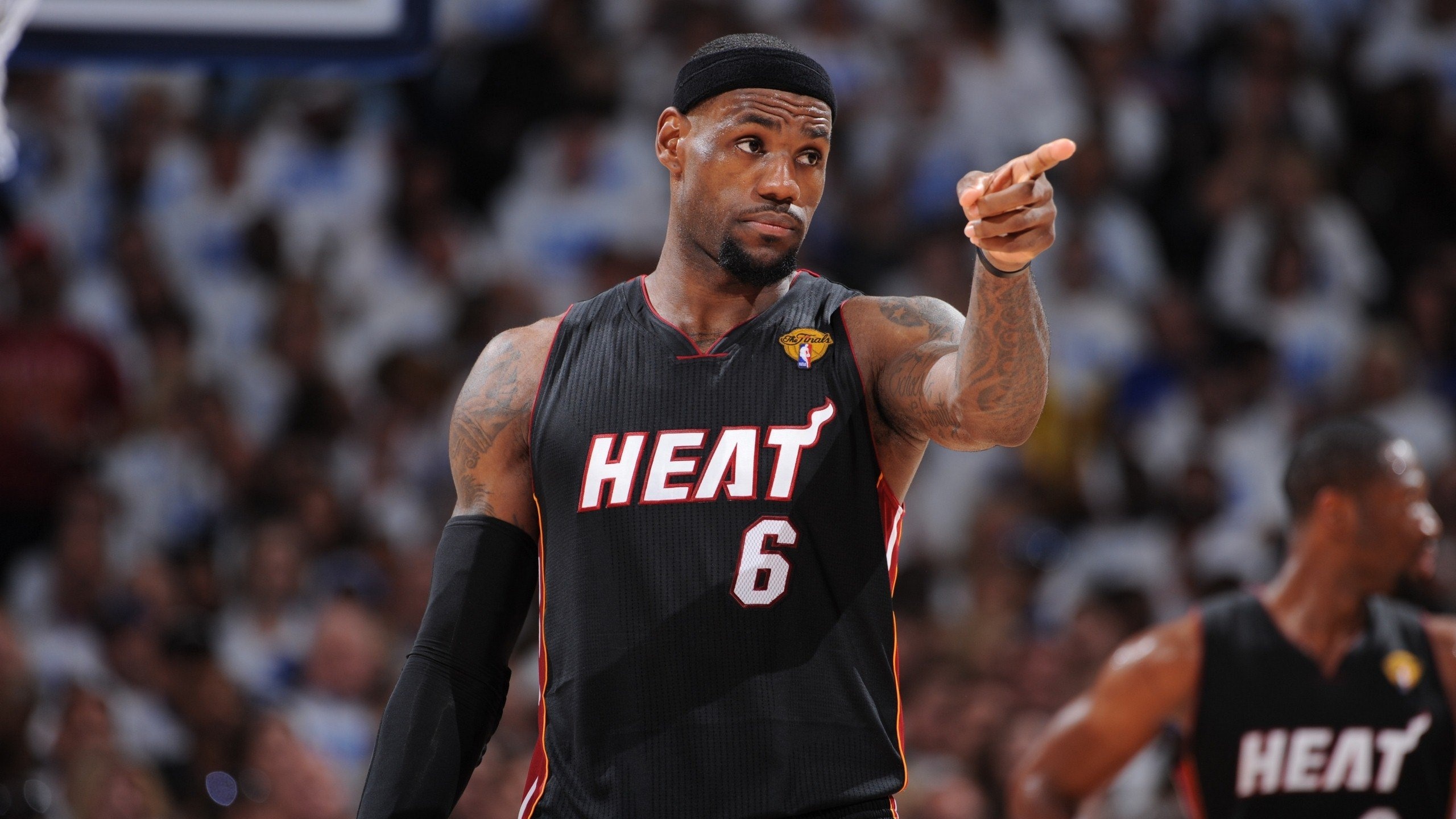 NBA季后赛得分传奇：库里、杜兰特与詹姆斯的贡献概览